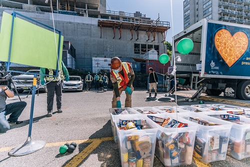 Vancouver construction workers donate food bank