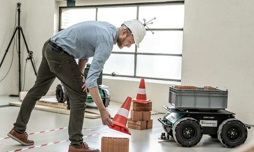 building with mobile robots